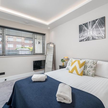 Skyvillion - Cozy Large 4 & 1 Bed Apartments In London Enfield, Mins To Tube Station, Free Wi-Fi Ngoại thất bức ảnh