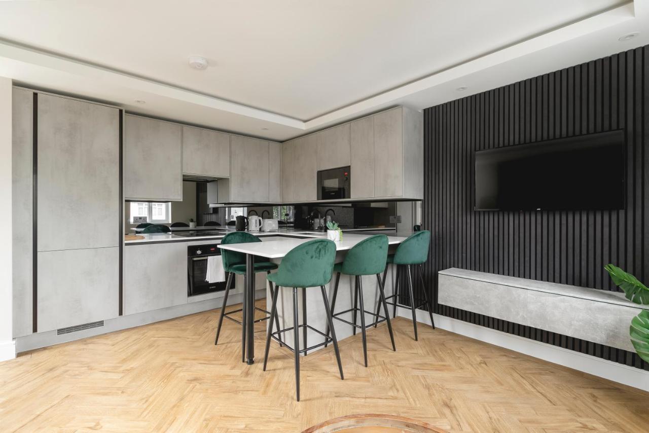 Skyvillion - Cozy Large 4 & 1 Bed Apartments In London Enfield, Mins To Tube Station, Free Wi-Fi Ngoại thất bức ảnh