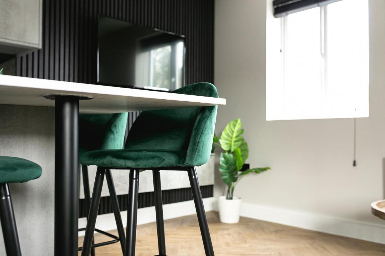 Skyvillion - Cozy Large 4 & 1 Bed Apartments In London Enfield, Mins To Tube Station, Free Wi-Fi Ngoại thất bức ảnh