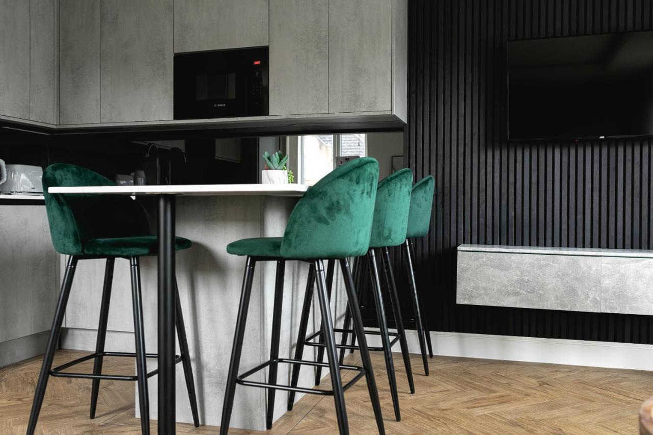 Skyvillion - Cozy Large 4 & 1 Bed Apartments In London Enfield, Mins To Tube Station, Free Wi-Fi Ngoại thất bức ảnh