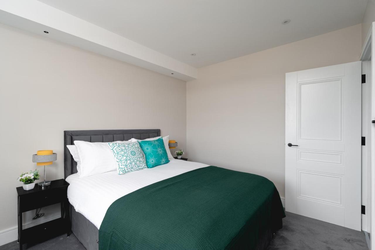 Skyvillion - Cozy Large 4 & 1 Bed Apartments In London Enfield, Mins To Tube Station, Free Wi-Fi Ngoại thất bức ảnh