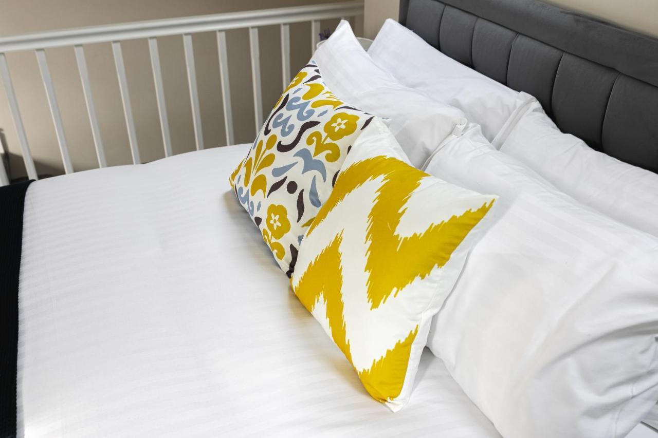 Skyvillion - Cozy Large 4 & 1 Bed Apartments In London Enfield, Mins To Tube Station, Free Wi-Fi Ngoại thất bức ảnh