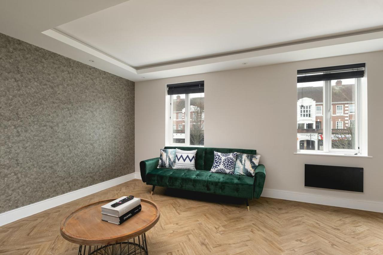 Skyvillion - Cozy Large 4 & 1 Bed Apartments In London Enfield, Mins To Tube Station, Free Wi-Fi Ngoại thất bức ảnh