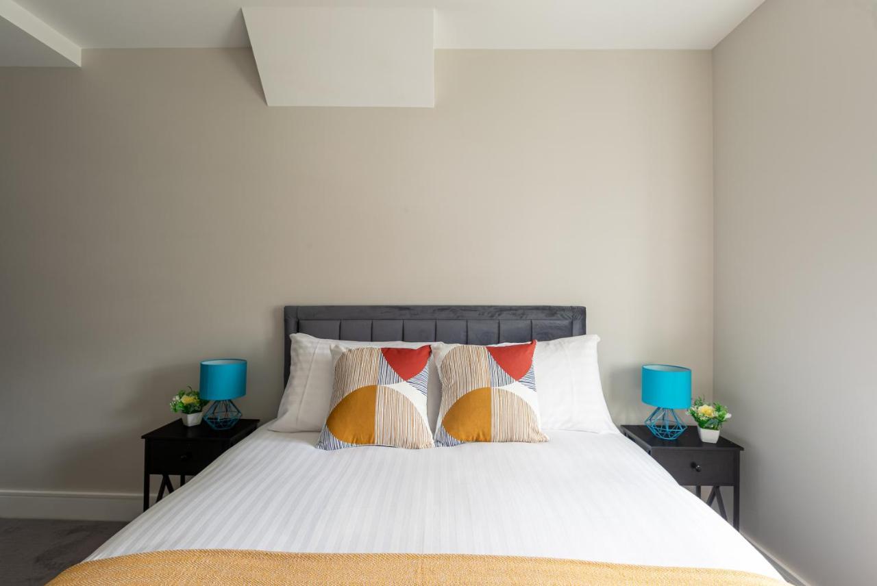 Skyvillion - Cozy Large 4 & 1 Bed Apartments In London Enfield, Mins To Tube Station, Free Wi-Fi Ngoại thất bức ảnh