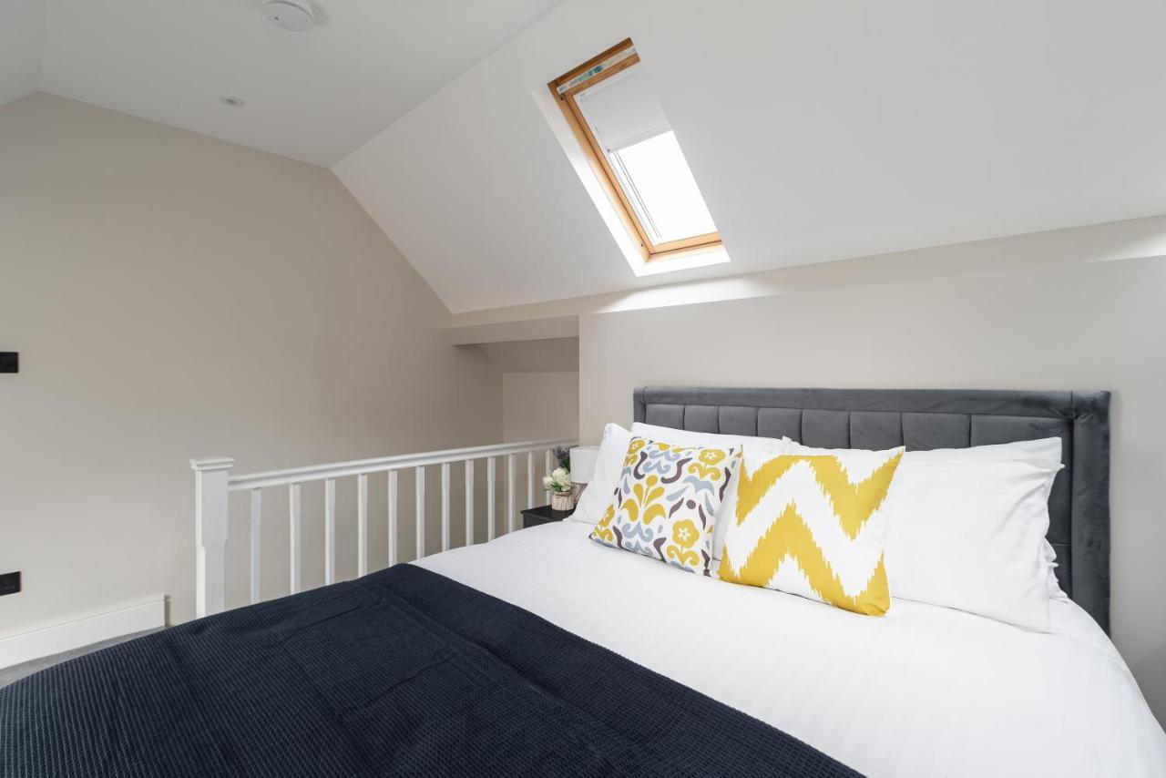 Skyvillion - Cozy Large 4 & 1 Bed Apartments In London Enfield, Mins To Tube Station, Free Wi-Fi Ngoại thất bức ảnh