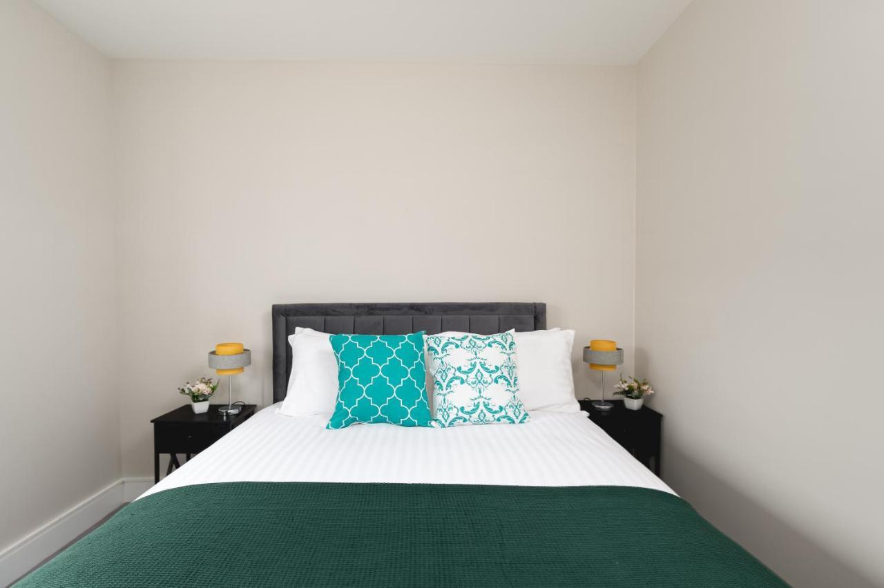 Skyvillion - Cozy Large 4 & 1 Bed Apartments In London Enfield, Mins To Tube Station, Free Wi-Fi Ngoại thất bức ảnh