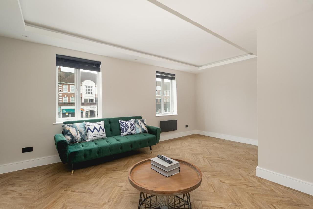 Skyvillion - Cozy Large 4 & 1 Bed Apartments In London Enfield, Mins To Tube Station, Free Wi-Fi Ngoại thất bức ảnh