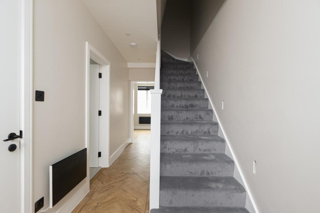 Skyvillion - Cozy Large 4 & 1 Bed Apartments In London Enfield, Mins To Tube Station, Free Wi-Fi Ngoại thất bức ảnh