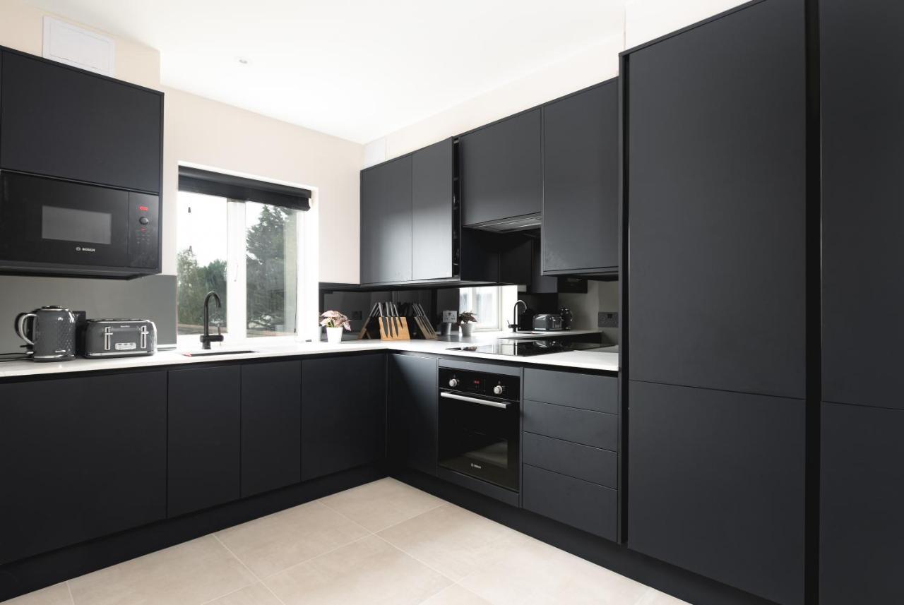 Skyvillion - Cozy Large 4 & 1 Bed Apartments In London Enfield, Mins To Tube Station, Free Wi-Fi Ngoại thất bức ảnh