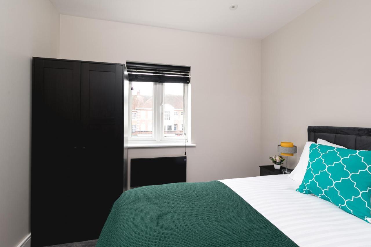 Skyvillion - Cozy Large 4 & 1 Bed Apartments In London Enfield, Mins To Tube Station, Free Wi-Fi Ngoại thất bức ảnh