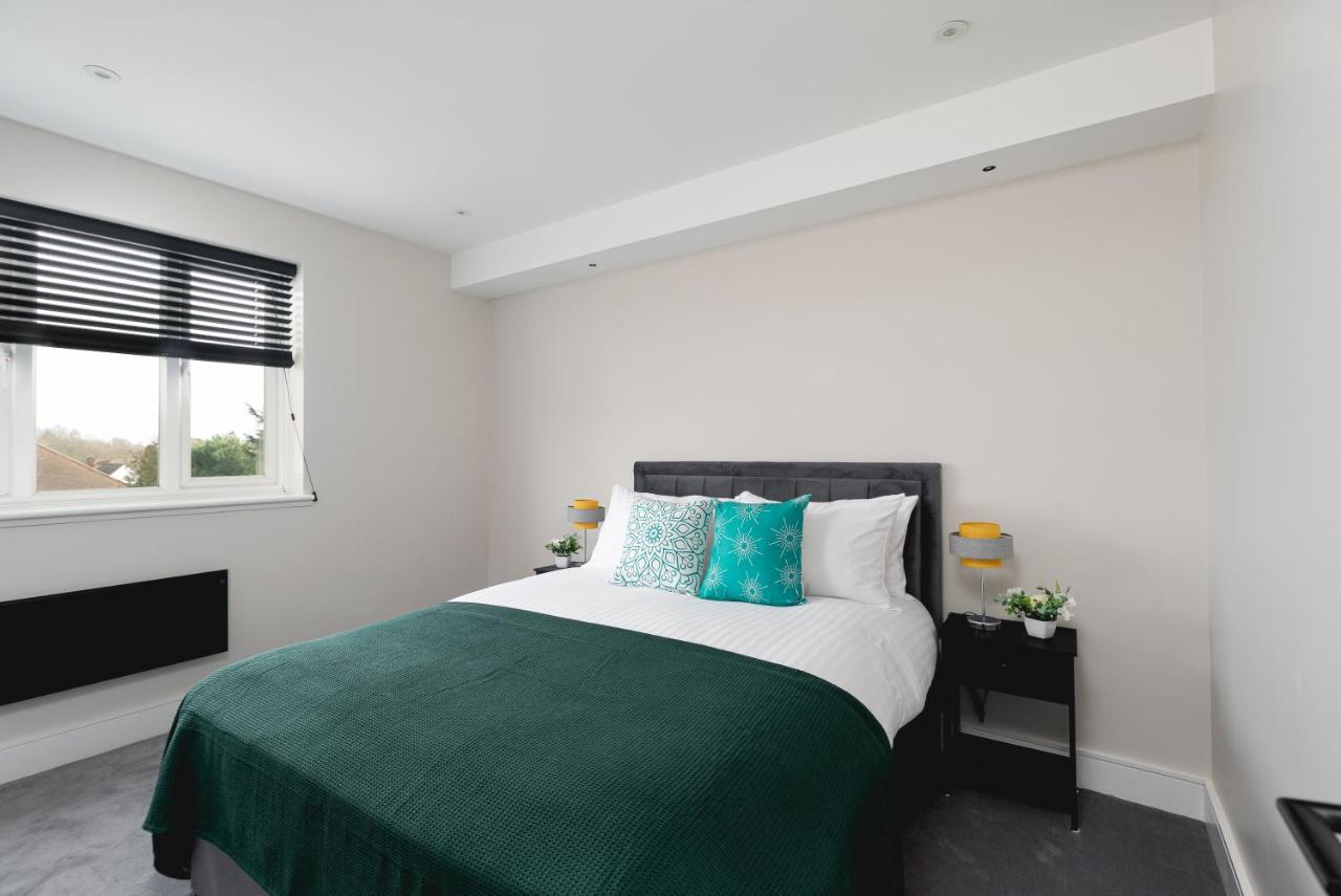 Skyvillion - Cozy Large 4 & 1 Bed Apartments In London Enfield, Mins To Tube Station, Free Wi-Fi Ngoại thất bức ảnh