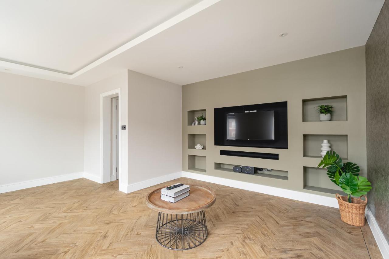 Skyvillion - Cozy Large 4 & 1 Bed Apartments In London Enfield, Mins To Tube Station, Free Wi-Fi Ngoại thất bức ảnh