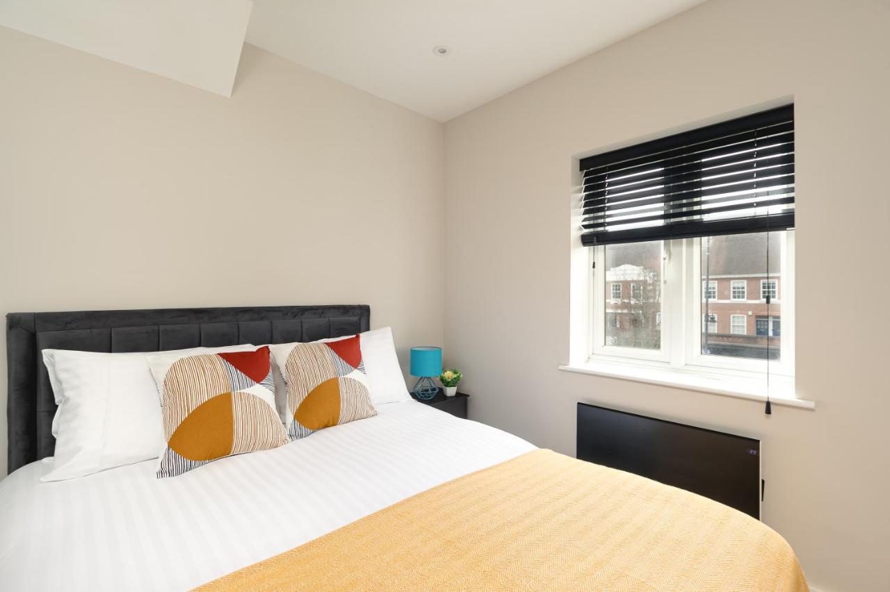 Skyvillion - Cozy Large 4 & 1 Bed Apartments In London Enfield, Mins To Tube Station, Free Wi-Fi Ngoại thất bức ảnh