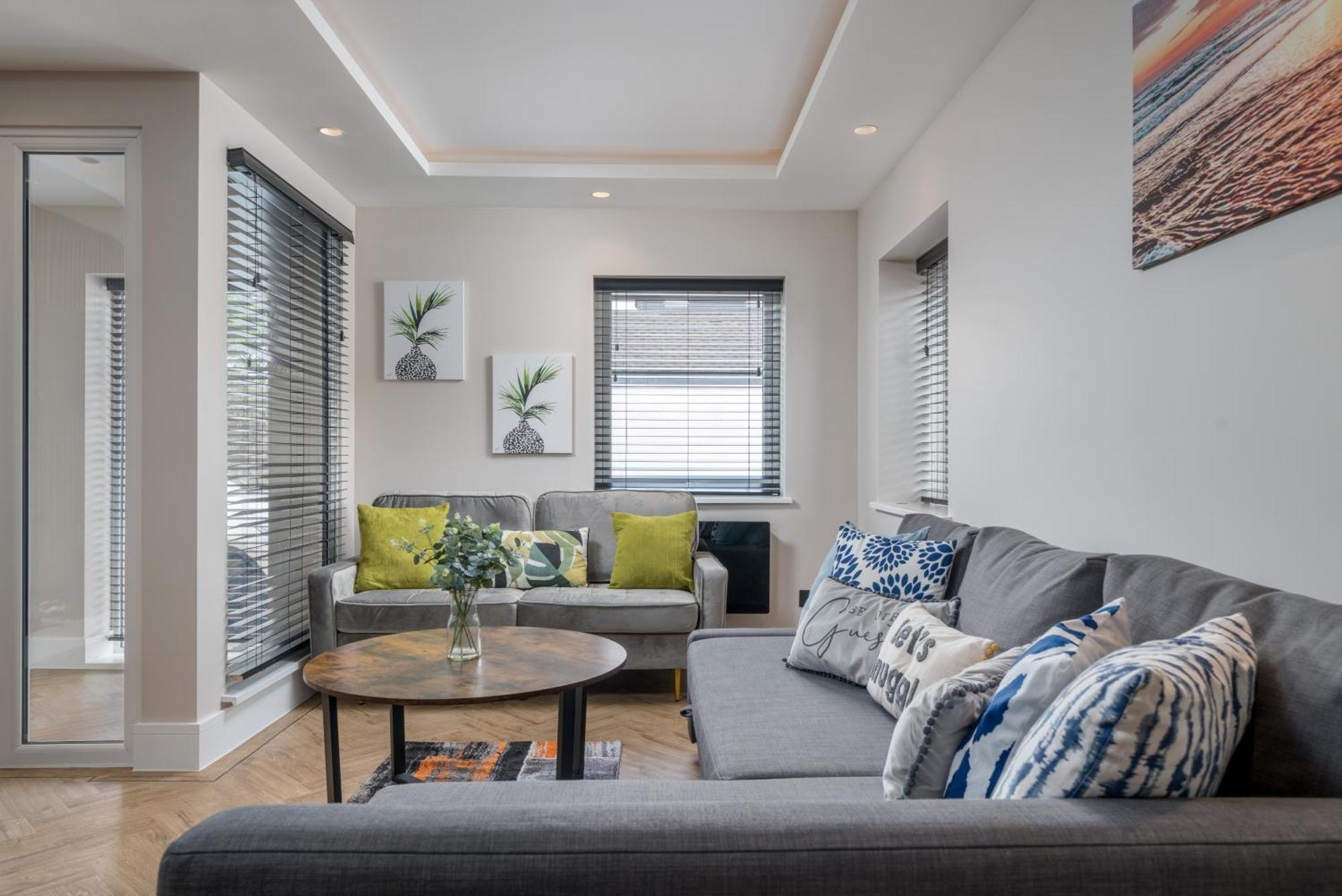 Skyvillion - Cozy Large 4 & 1 Bed Apartments In London Enfield, Mins To Tube Station, Free Wi-Fi Ngoại thất bức ảnh